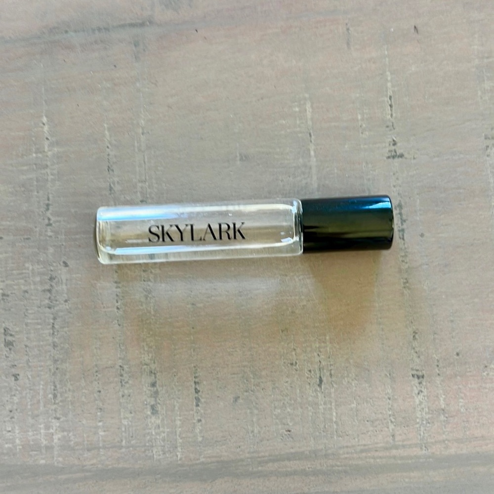 💜 FREE w/ $50+ purchase. Skylark Rollerball Perfume. 5.5 ml.